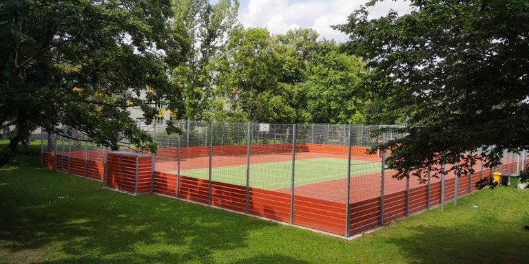 Víceúčelové hřiště s umělým povrchem v ZŠ Kosmonautů