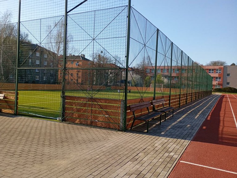 Prostor pro sport a hraní v ZŠ Chrjukinova