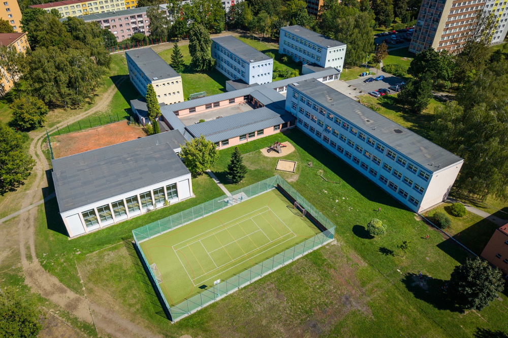 Víceúčelové hřiště v ZŠ Volgogradská